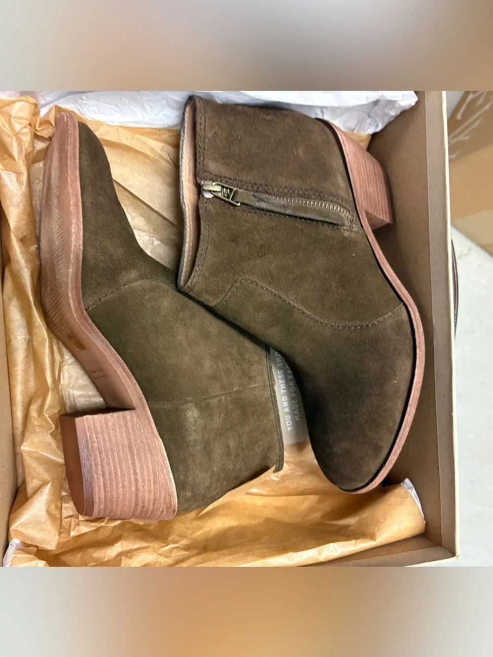 Madewell Side-Zip Boots in Suede. Olive. Size 9. New.